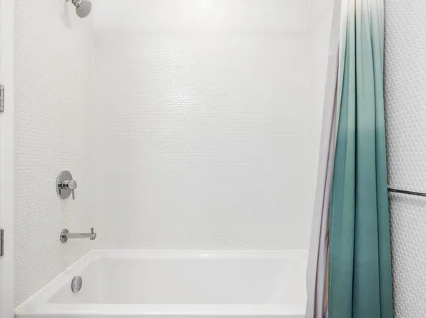 195 Hawthorne Street image 5 of 7