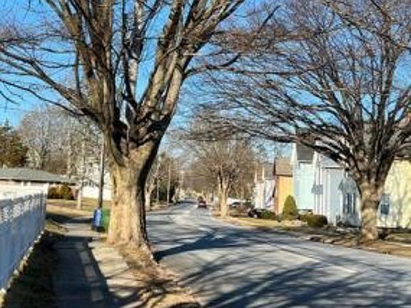 Exterior Neighborhood (street photo)