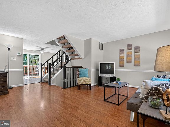 2nd image of 8204 Wellington Pl