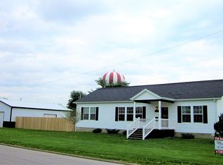 402 2nd St, Carmi, IL 62821