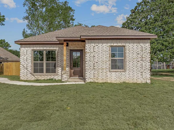 972 E 3rd St, Leachville, AR 72438