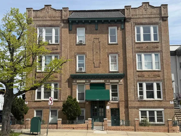 3176 Kennedy Boulevard image 1 of 21