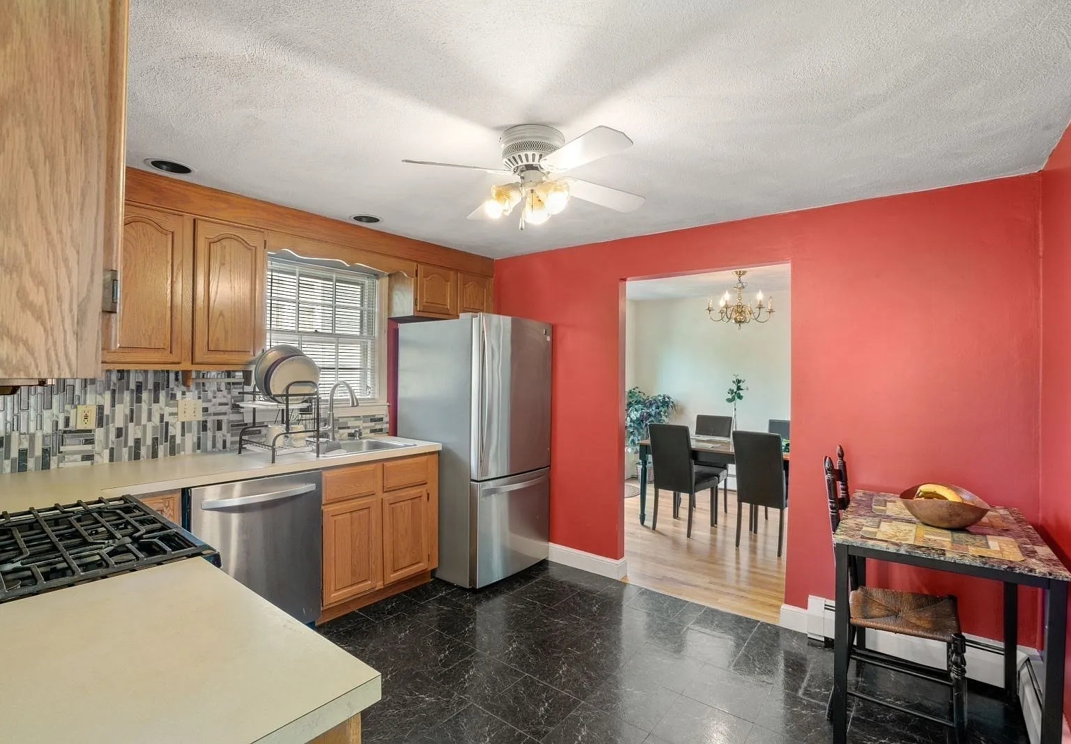 3 bed, 1.5 bath, 1274 sqft, $4,200 — Photo 4
