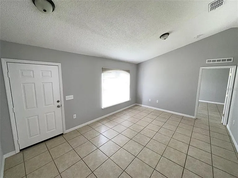 723 Parrot Ct — Photo 10