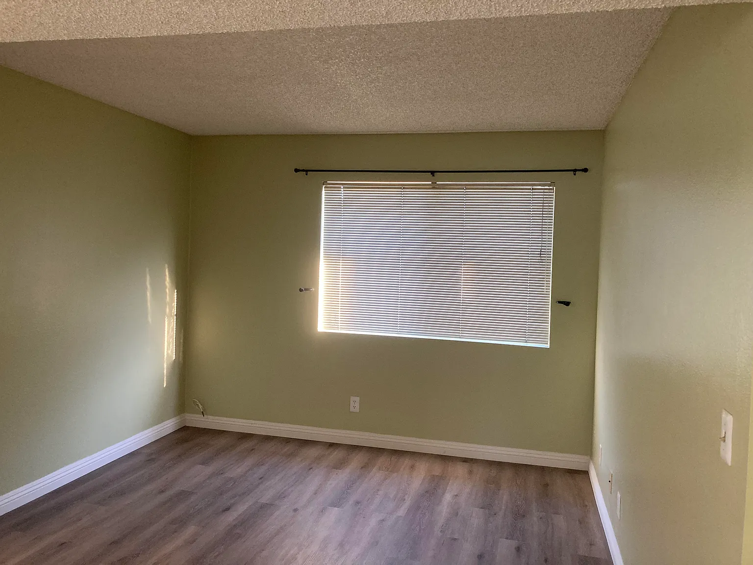 2 bed, 2.5 bath, 1353 sqft, $2,900 — Photo 4