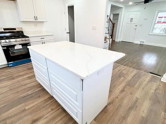 3rd image of 3647 Horner Pl SE