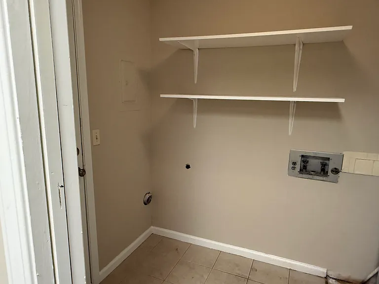 3501 Lazy Brook Ln — Photo 3