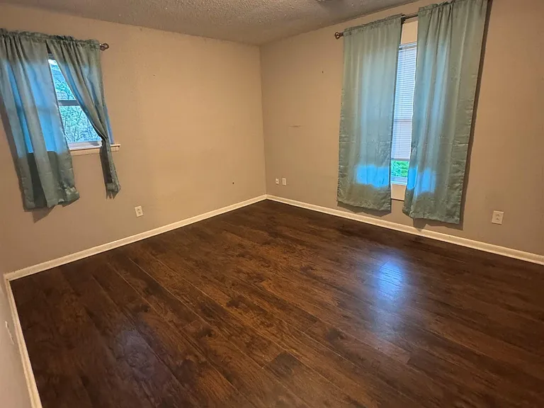 902 Danmann Cir SE — Photo 7