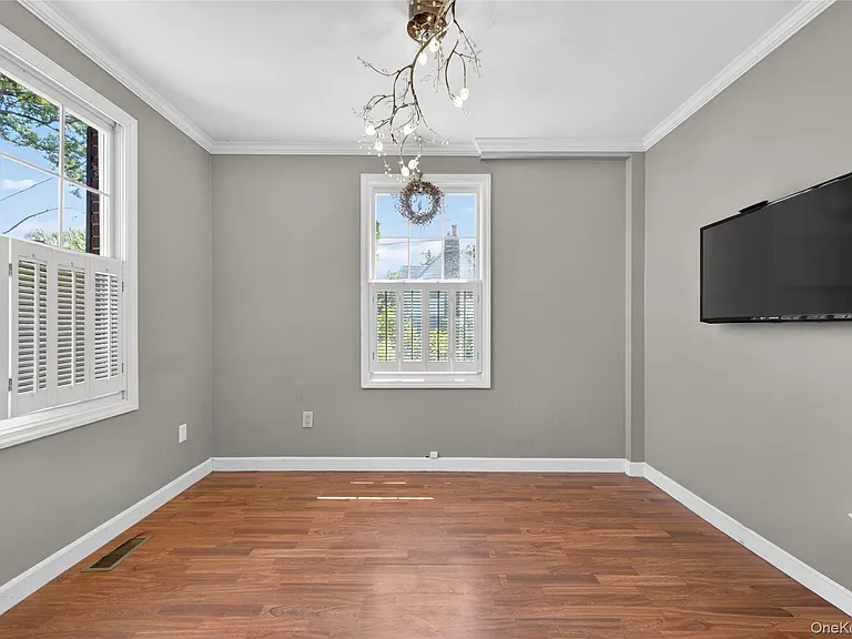 90 Mackey Ave — Photo 6