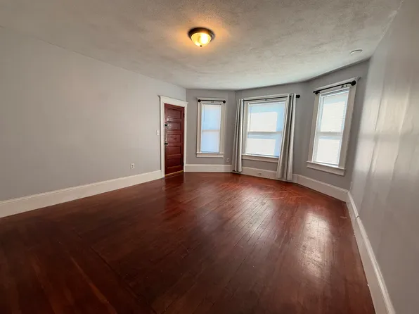 338 3rd Ave #1R, Woonsocket, RI 02895