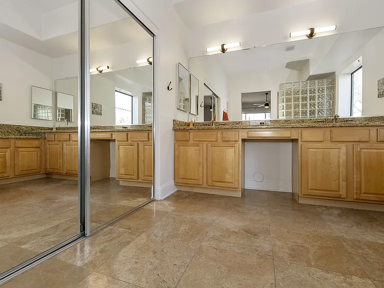 442 W Carob Dr — Photo 26
