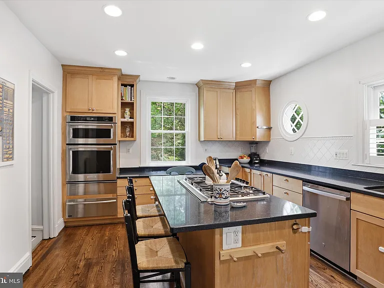 2316 N Stafford St — Photo 17