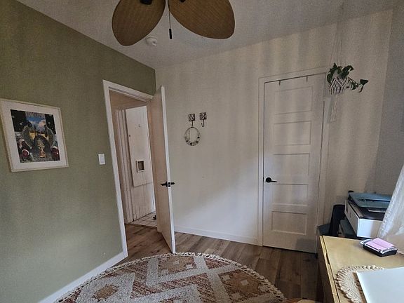 4th image of 18163 Arminta St