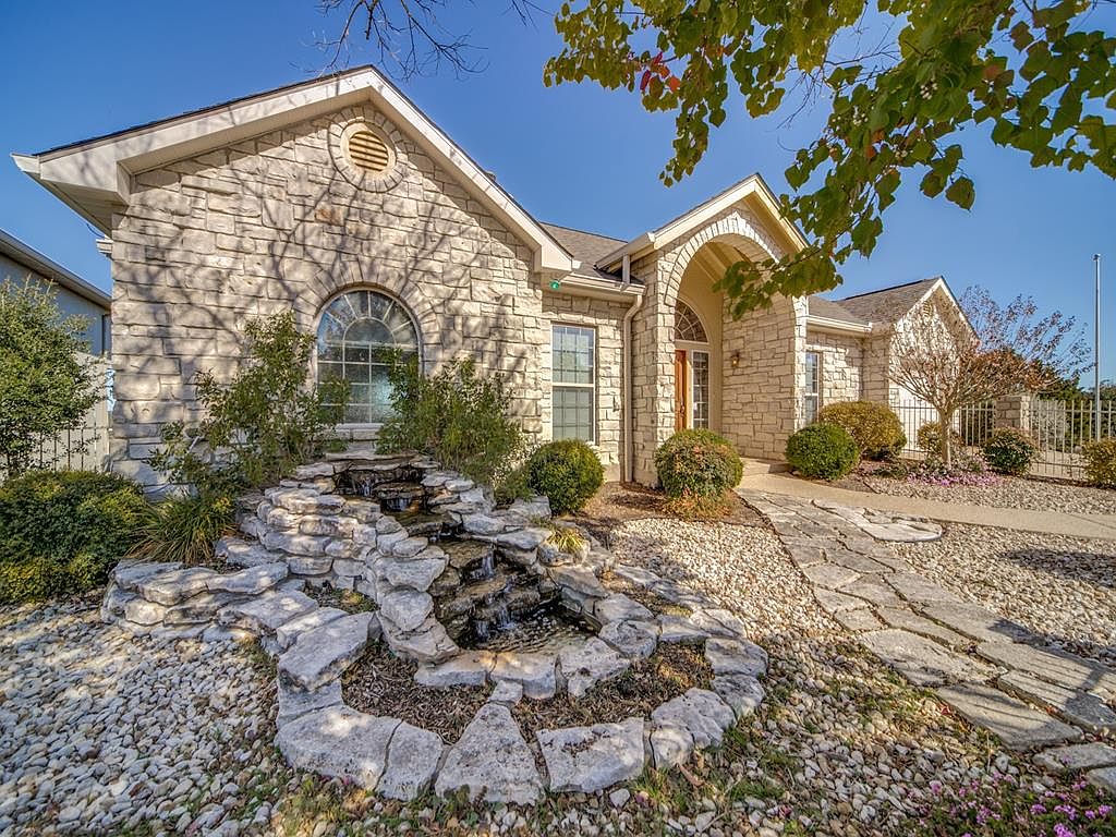 2105 Summit Crest Dr, Kerrville, TX 78028 Zillow
