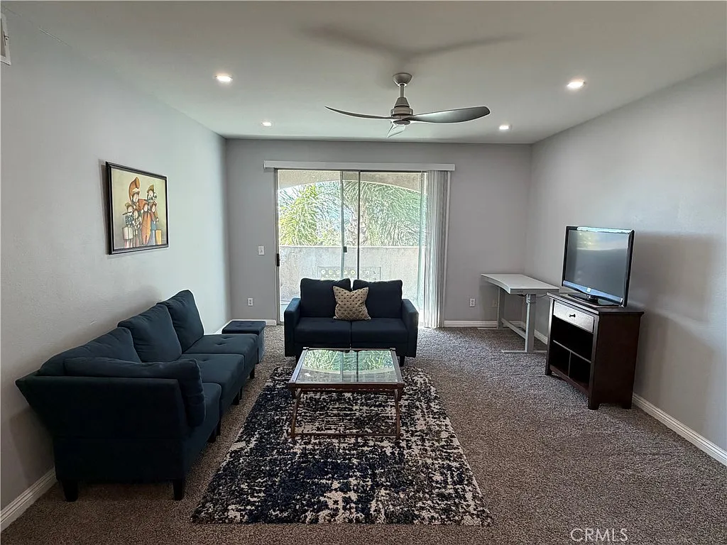 2 bed, 1121 sqft, $2,350 — Photo 2