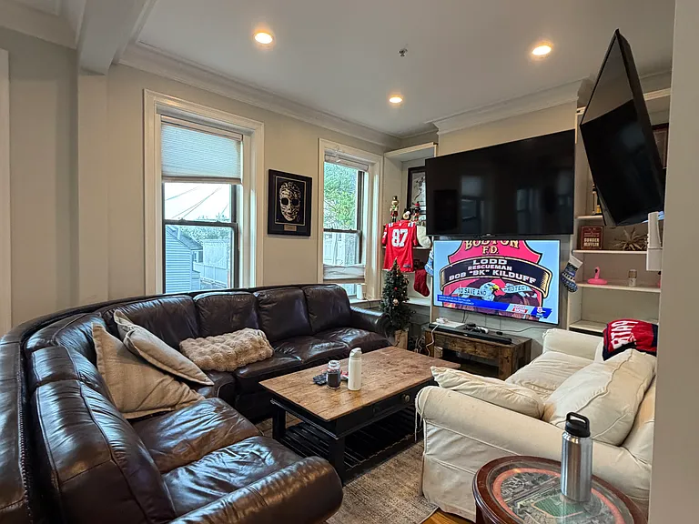 498 E Broadway #1 — Photo 4