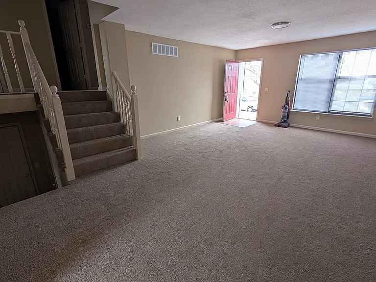 841 E Pinewood St — Photo 5