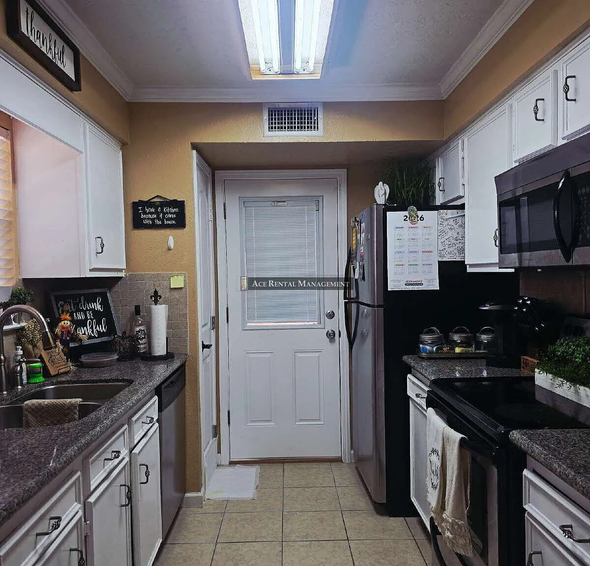 Coming Soon - Welcome home in the heart of Port Neches! This beautifully updated 2bd/1.5bth townh... — Photo 4