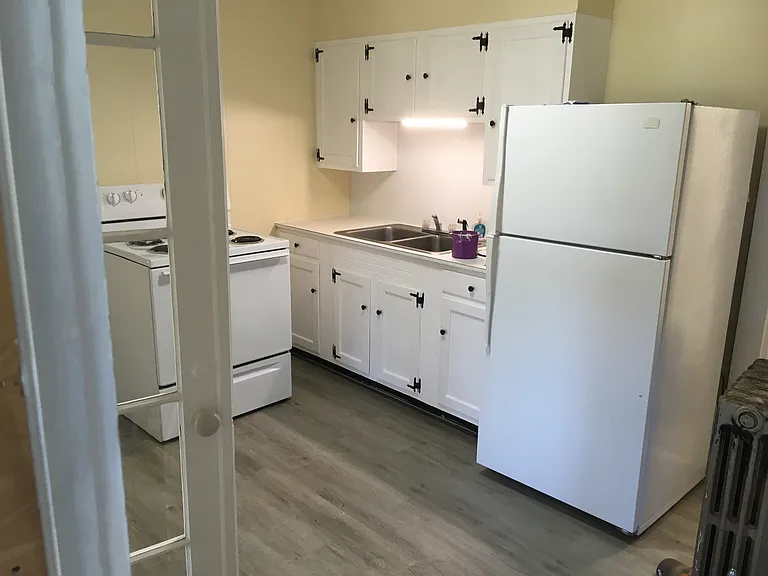 Academy Ave — Photo 1