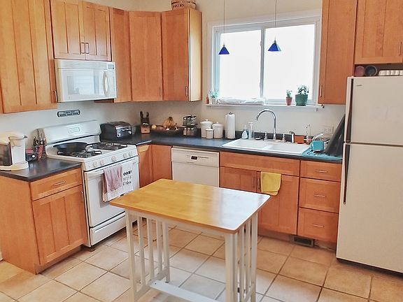 3rd image of 1921 W Larchmont Ave #1