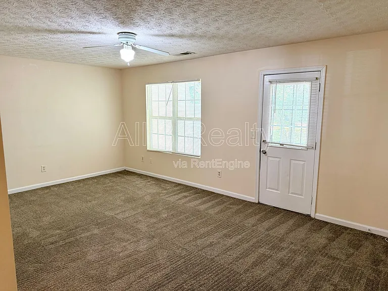 1863 Grove Way — Photo 4