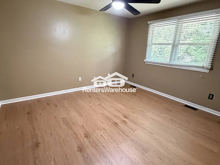 241 Cedarmere Cir — Photo 14