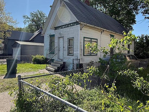 2nd image of 415 E Division St