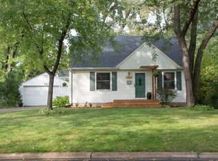 404 Monroe Ave S, Hopkins, MN 55343