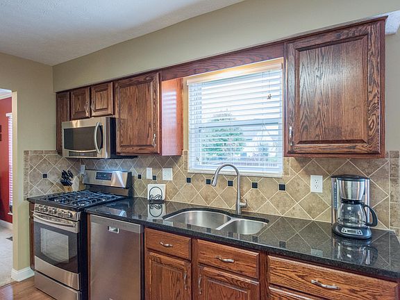 3rd image of 3453 Darby Glen Blvd