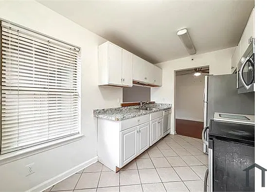 2 bed, 835 sqft, $1,857 — Photo 2