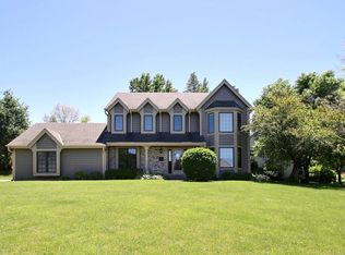 W151N10192 Windsong Cir W, Germantown, WI 53022