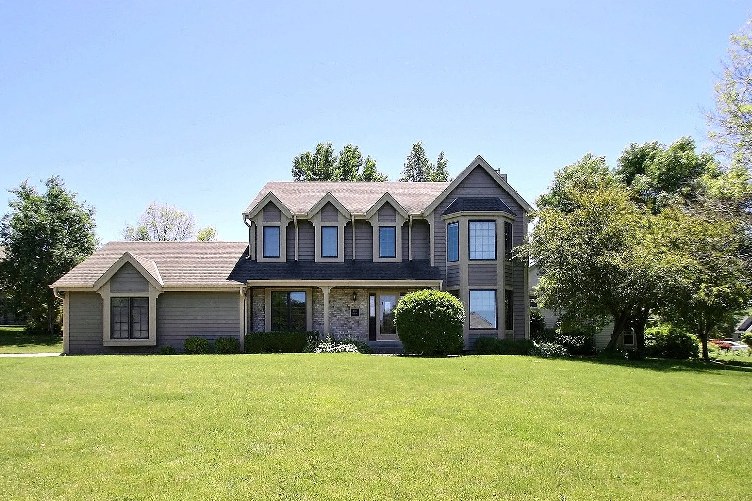 W151N10192 Windsong Cir W photo 1