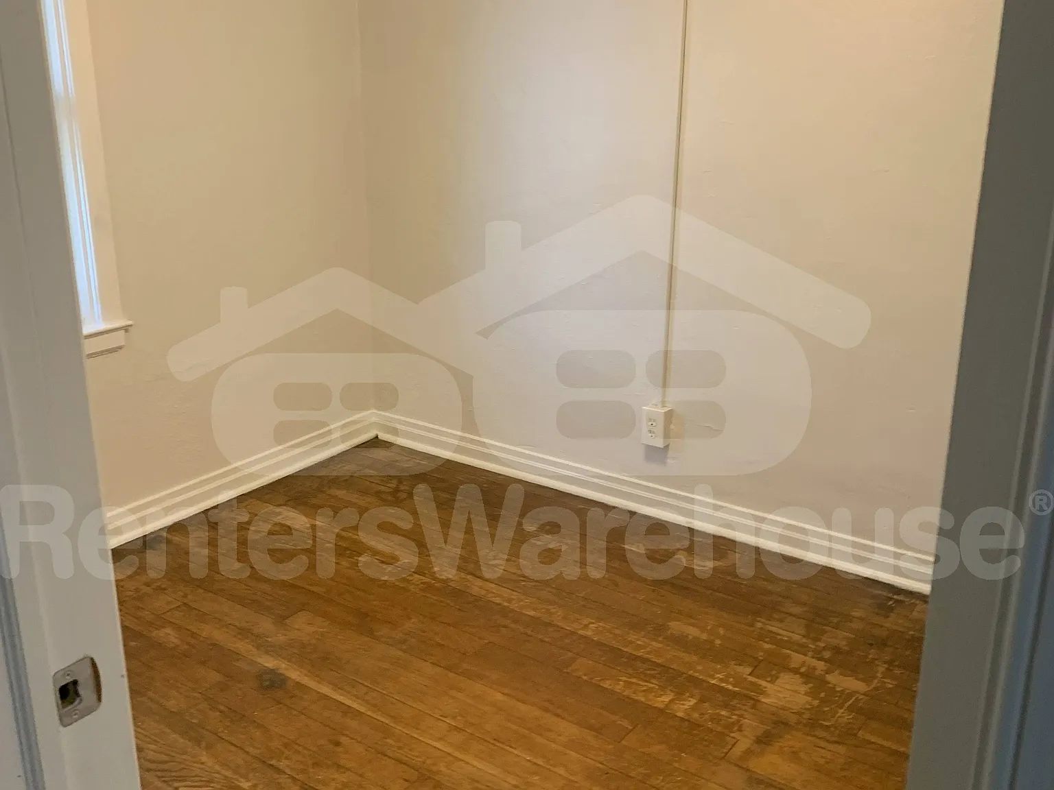 Available Now - Anne Arundel County Schools-Updated 2 Br 1 Bath With Finished Basement - Fenced Yard — Photo 2