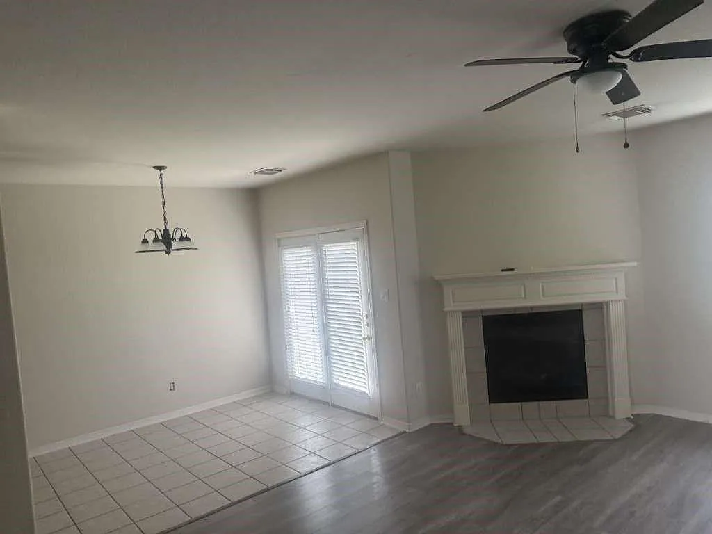 3 bed, 2.5 bath, 2495 sqft, $2,699 — Photo 3