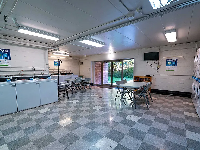 Laurel Village Apartments — Photo 18
