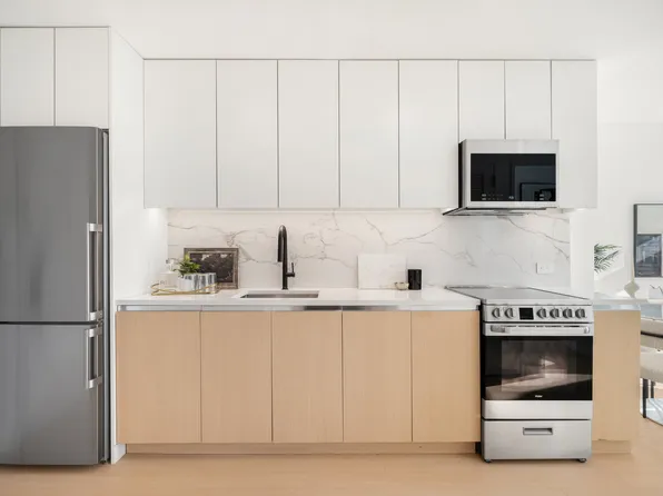 123 Linden Boulevard 26B image 2 of 15