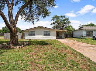 1320 Dallas St, Plainview, TX 79072