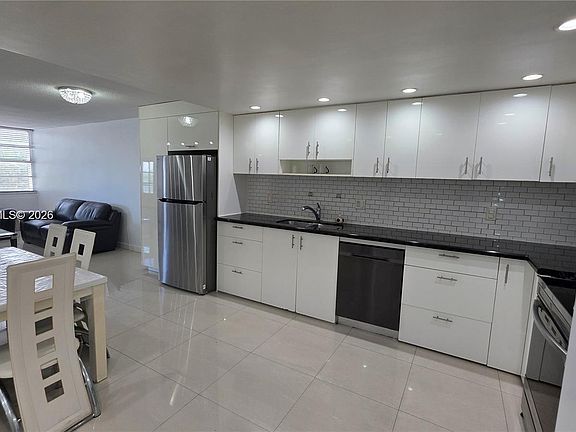 4th image of 1351 NE Miami Gardens Dr APT 511E