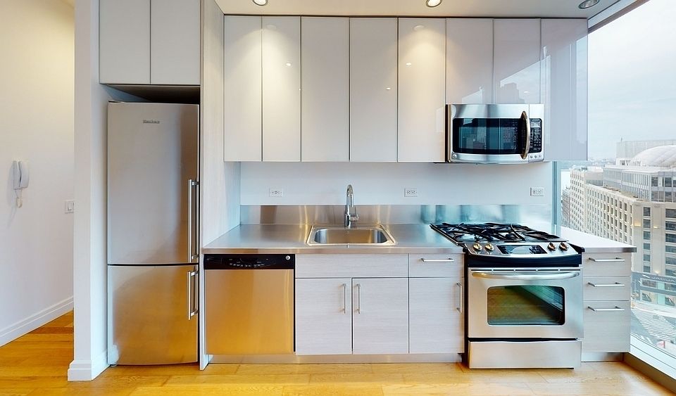 1st image of 550 W 54th St APT 925