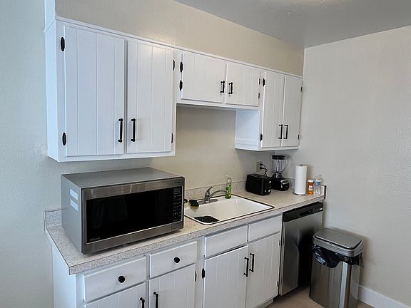 4th image of 19 Lewis Ave APT 6