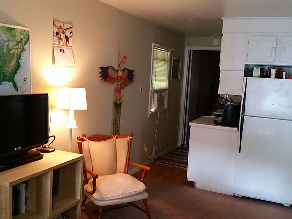 living room/kitchen