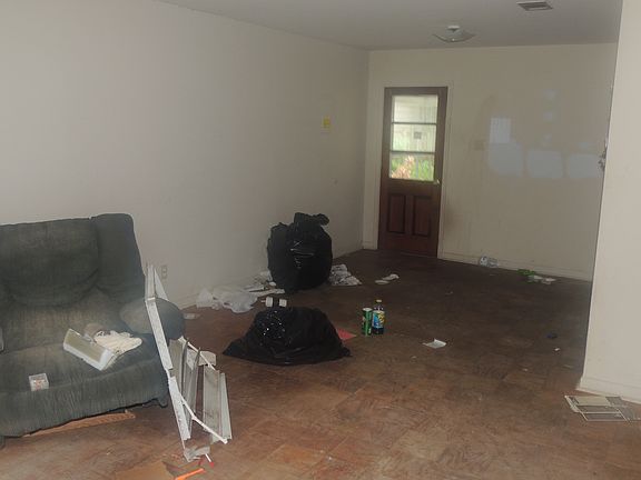 3rd image of 1639 Wiltshire Blvd