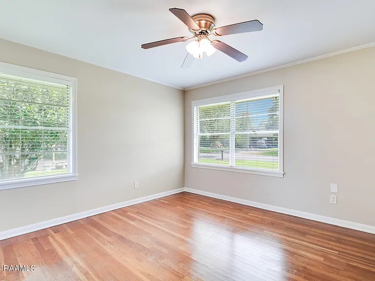 200 Montrose Ave — Photo 9