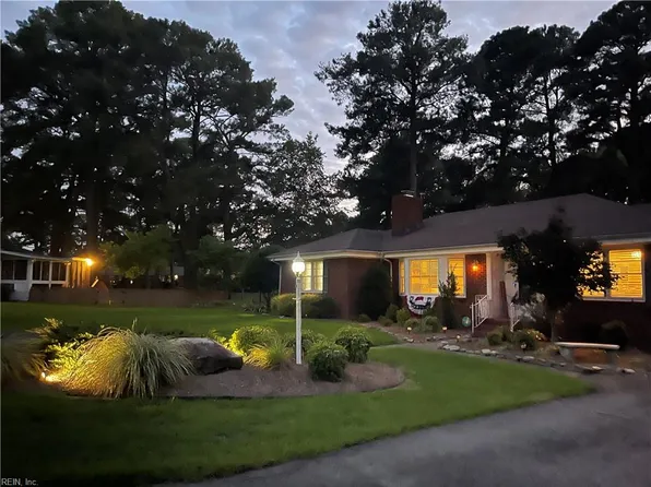 5225 Amherst Dr, Portsmouth, VA 23703