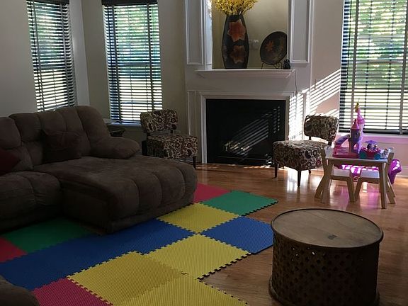 4th image of 304 Cypresshill Ct