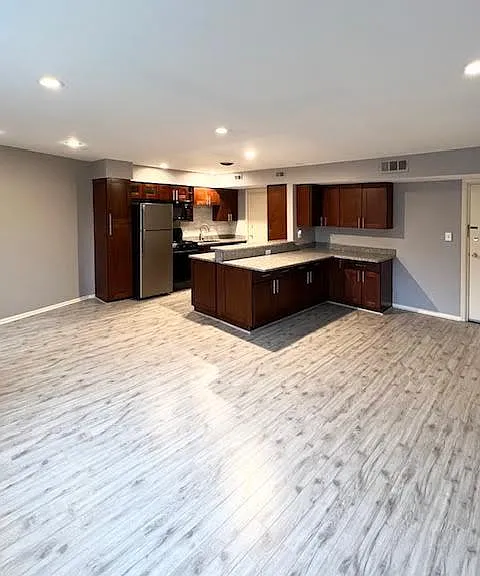 20301 Shelburne Rd #9 — Photo 1