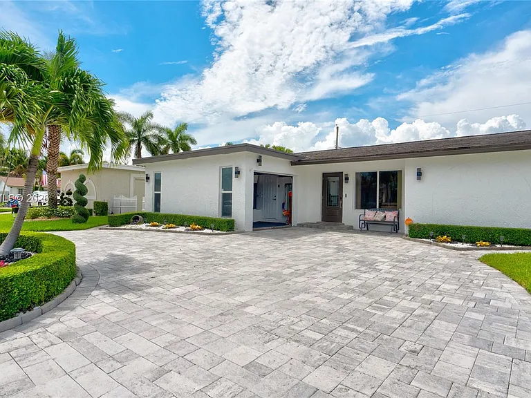 11370 NW 46th Pl — Photo 33