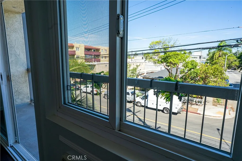 2 bed, 922 sqft, $2,995 — Photo 3