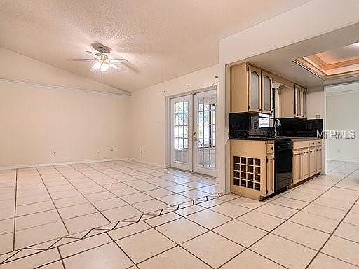 5th image of 425 Fairgreen Ave