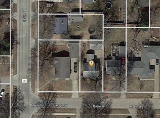 620 Maple St, Pella, IA 50219